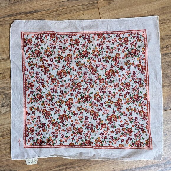 Sezane Gaston Cotton Scarf - Floral Print - Elegant and Classy - Picture 4 of 8